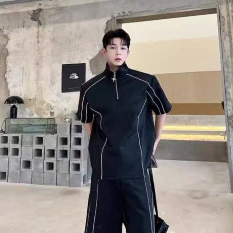 Conjunto de Roupas Esportivas  - Outdoor Sportswear avaliação e preço